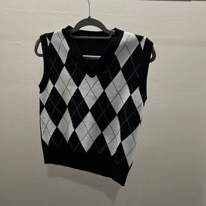 ROMWE sleeveless sweater. Size small